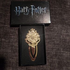 Herry Potter Hogwarts Crest Bookmark lootcrate